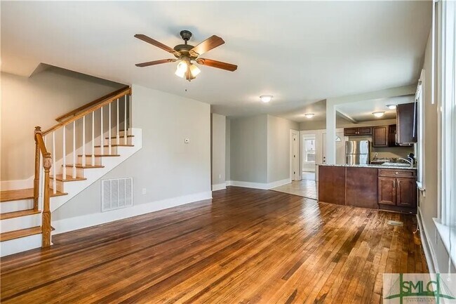 Foto del edificio - 653 E 38th St