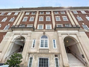 Building Photo - 315 N Spruce St