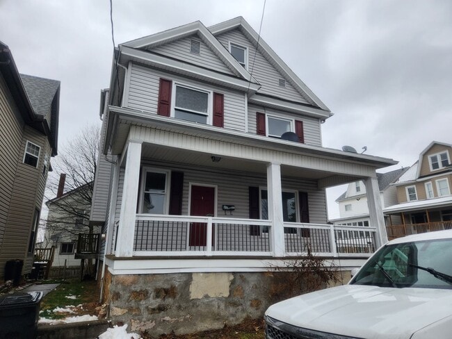 Building Photo - Beautiful 3 Br in Altoona