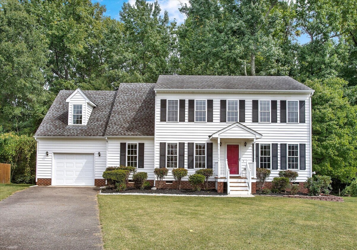 Primary Photo - BEAUTIFUL 4 BEDROOM HOME IN HEART OF HISTO...