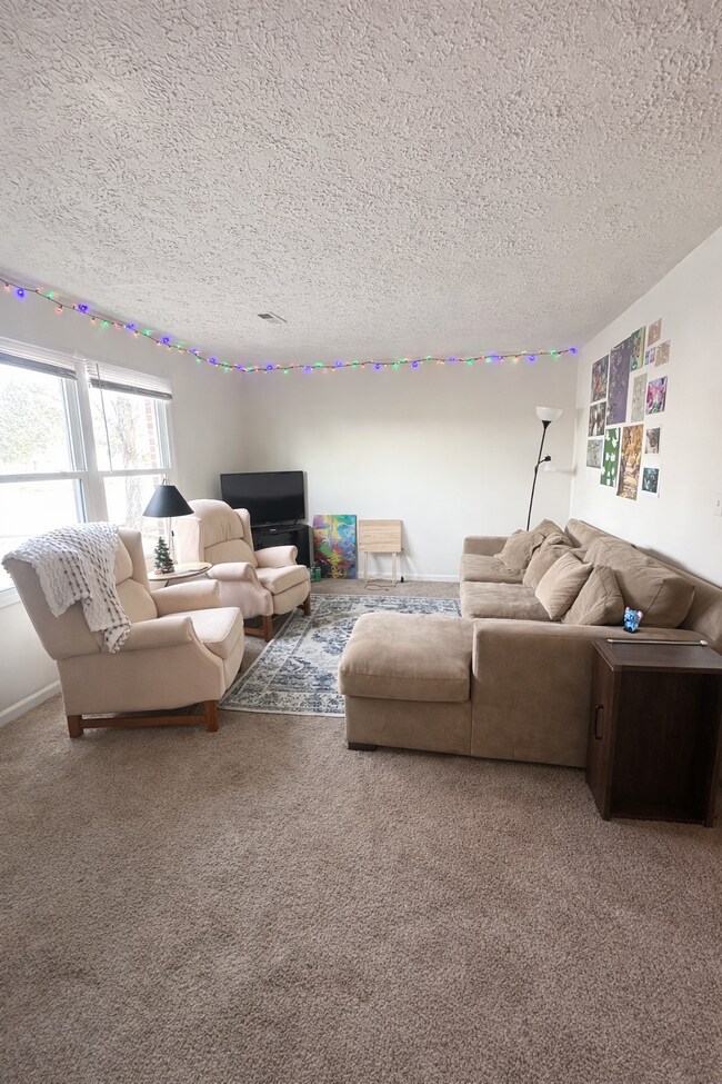 Foto del edificio - 148 Clover Valley Cir
