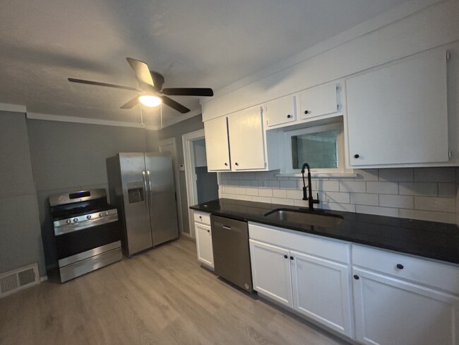 Foto del edificio - 3156 E Derbyshire Rd