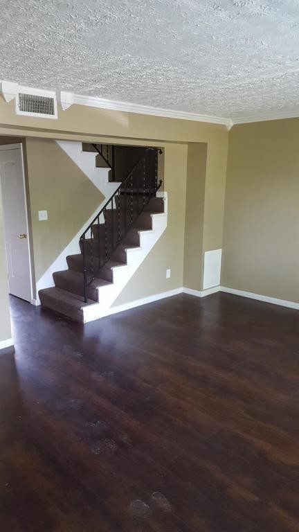 Foto principal - 1926 Larkswood Dr