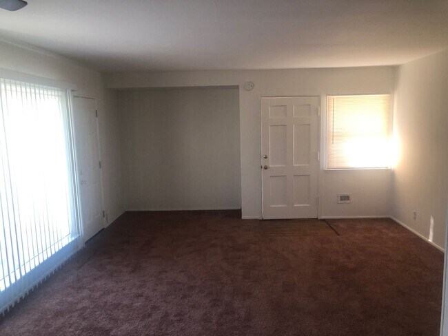 Foto del edificio - 9624 Bradwell Ave