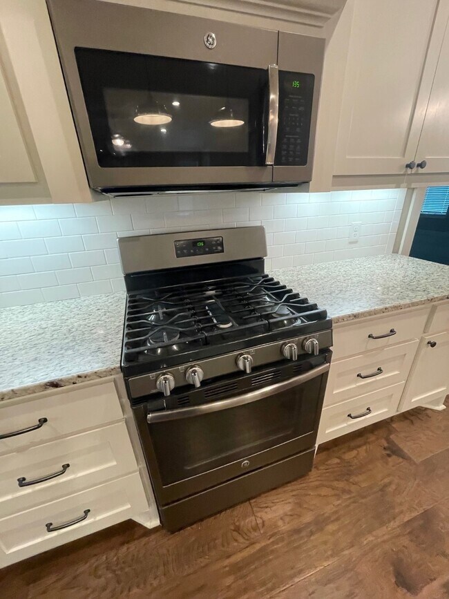 Foto del edificio - 15619 Long Creek Ln