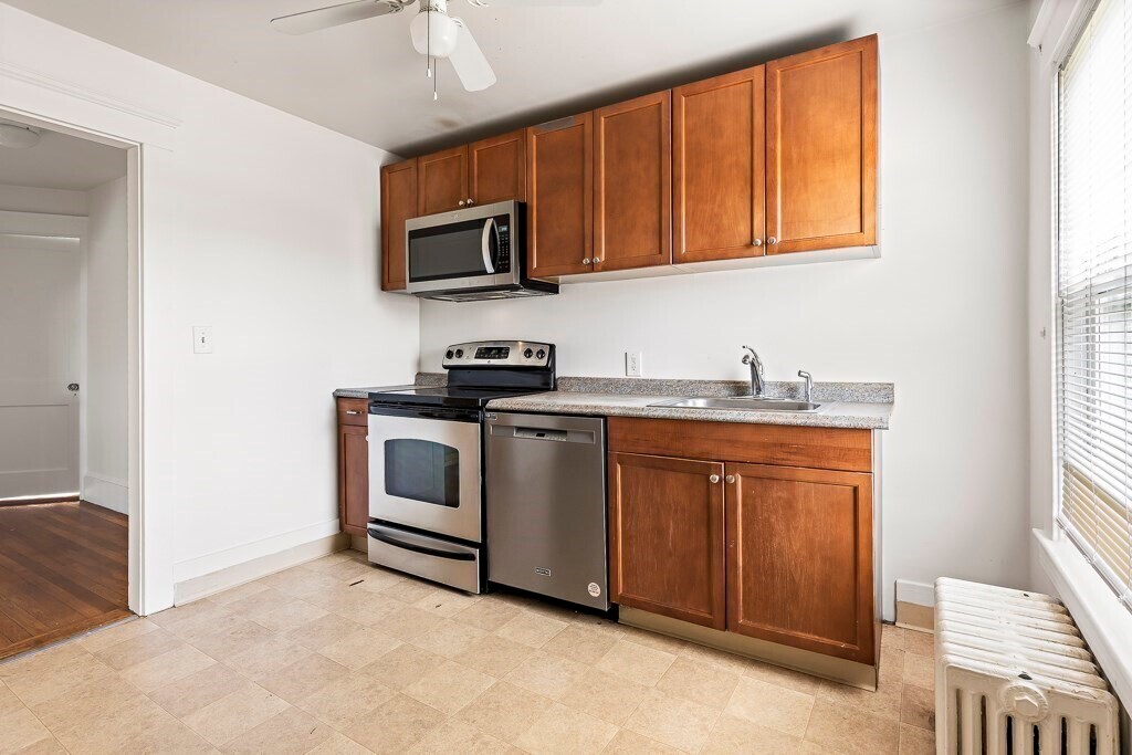 35 Frost St Unit 2, Framingham, MA 01701 Room for Rent in Framingham