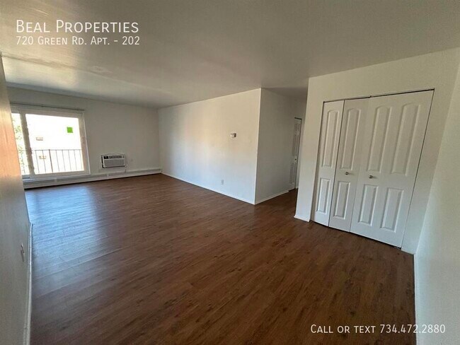 Foto del edificio - 720 Green Rd