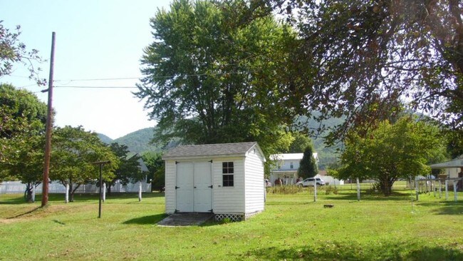Building Photo - 1234 Forest Avenue