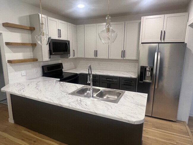 Cocina - 411 S Dakota St