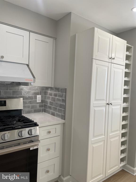 Foto del edificio - 5225 Pooks Hill Rd