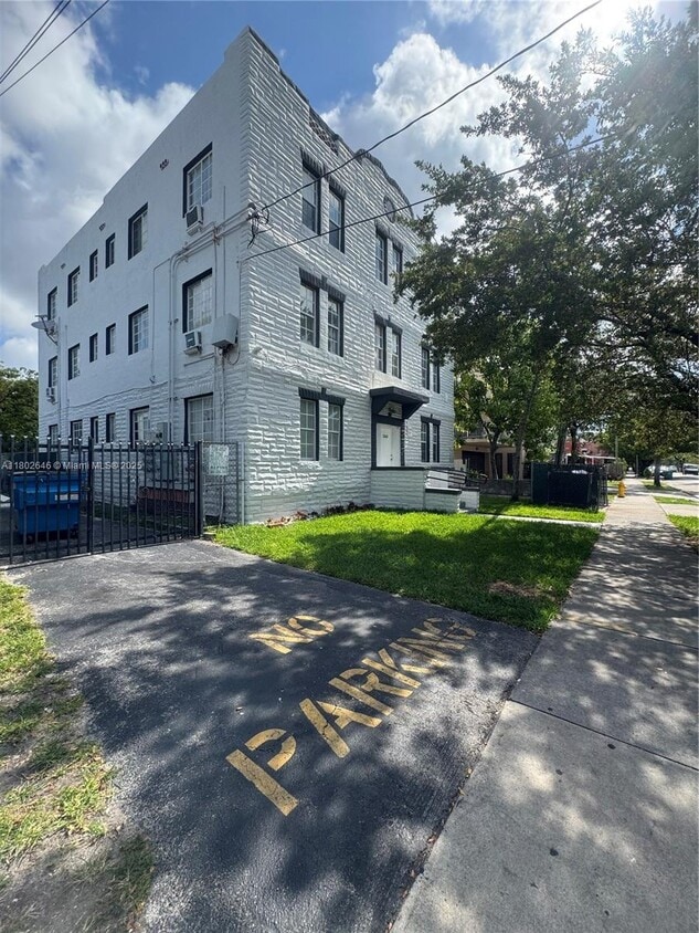 Building Photo - 1563 SW 2nd St