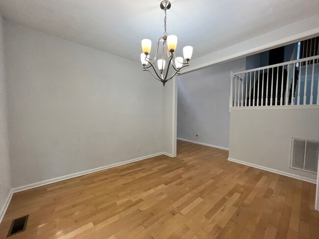 Foto del edificio - 4 bedroom home in Oceanview, Norfolk