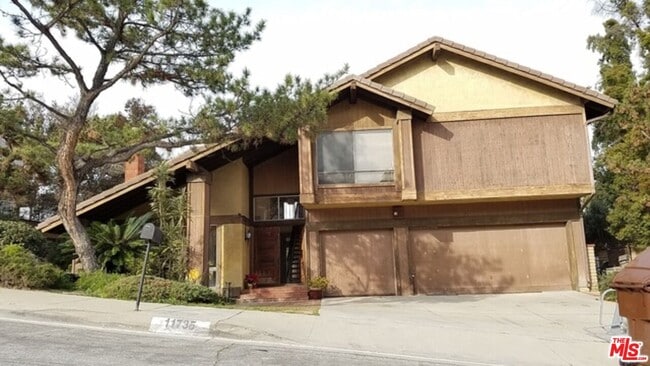 Building Photo - 11735 Sierra Sky Dr
