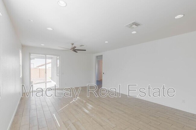 Foto del edificio - 36610 W Mediterranean Way