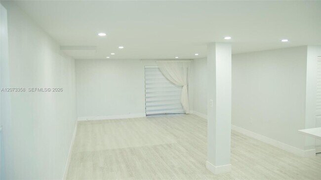 Foto del edificio - 9357 Fontainebleau Blvd