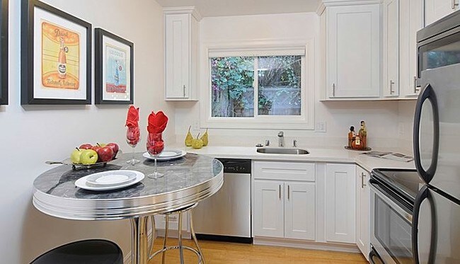 Interior Photo - 315 Beemer Ave