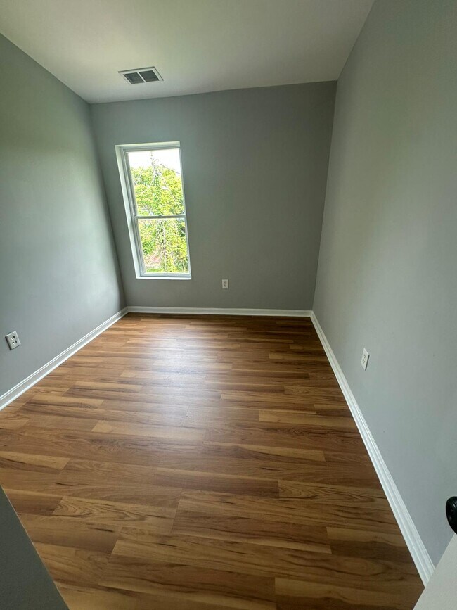 Foto del edificio - 1332 W Lafayette Ave