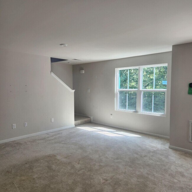 Building Photo - 312 Normandy Cres