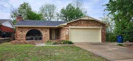 Building Photo - 3517 N Glenoaks Dr