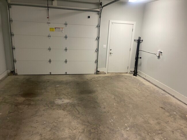 Foto del edificio - 1069 E Trinity Ln