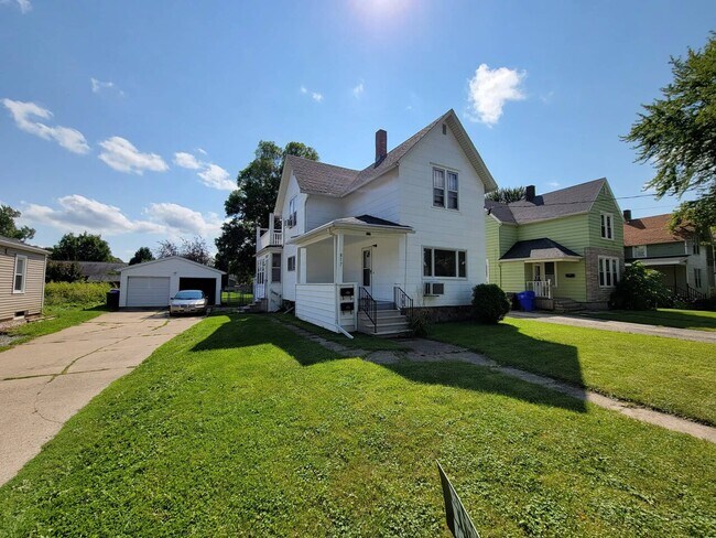 Building Photo - 817 W. Spencer ST