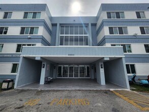 Building Photo - 14830 Naranja Lakes Blvd