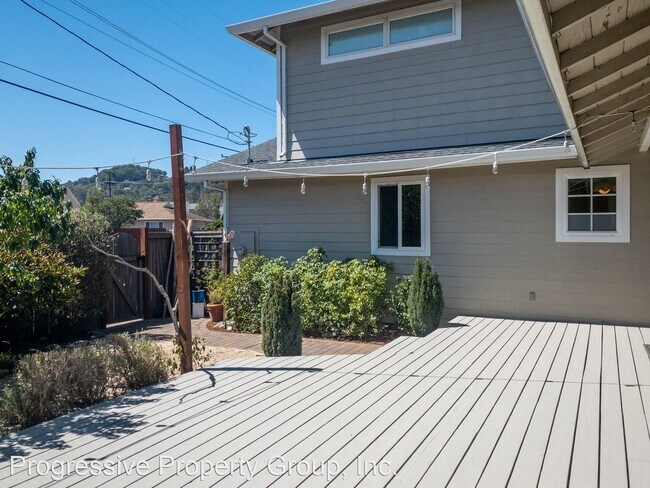 Building Photo - 6 br, 3.5 bath House - 16 Estrada Lane