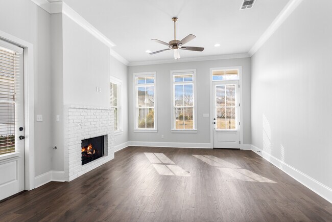 Foto del edificio - 2048 Perennial Ln