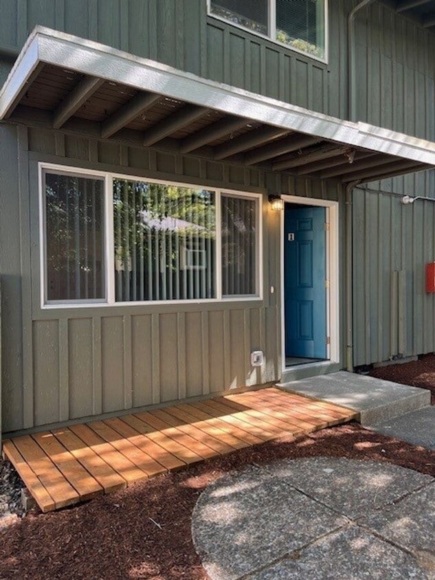 Foto del edificio - (248) 2 Bdrm Town Home w/ Private Yard Area