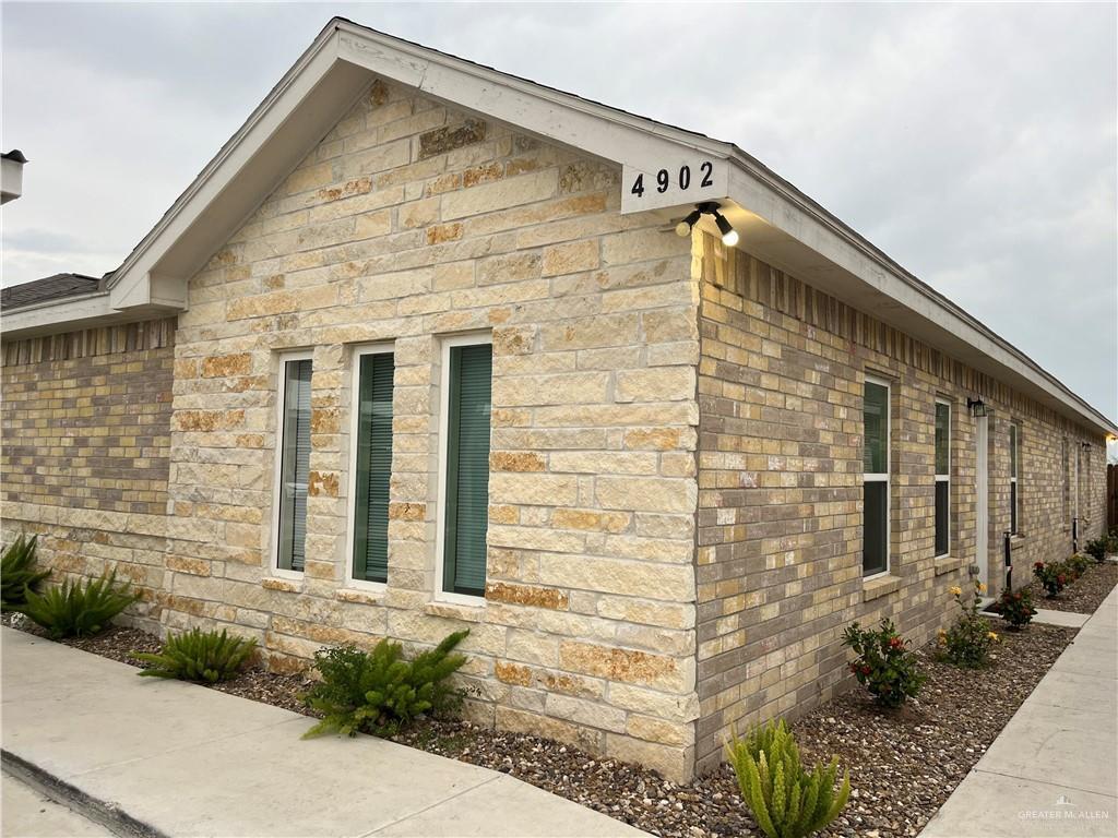 Foto principal - 4902 N Hiawatha Dr
