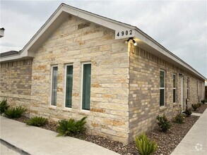 Building Photo - 4902 N Hiawatha Dr