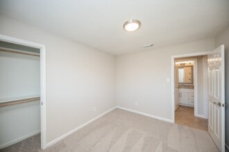 Building Photo - 121 Coffee Ln