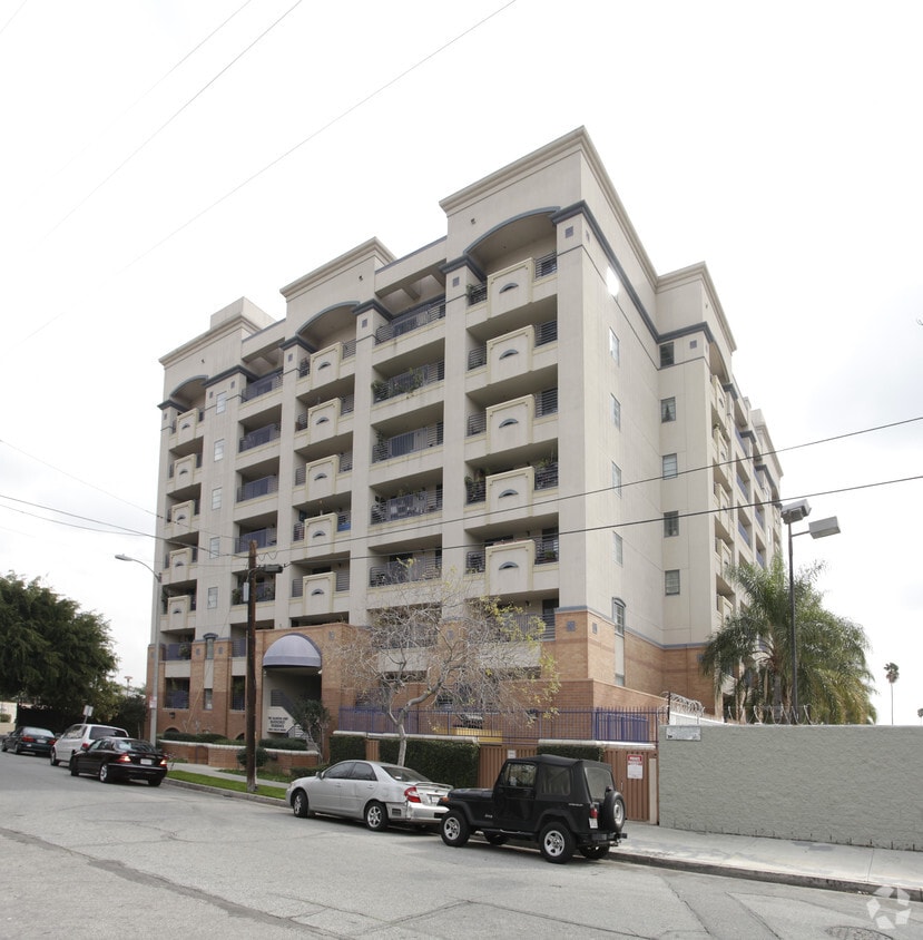 Primary Photo - Hollywood Silvercrest