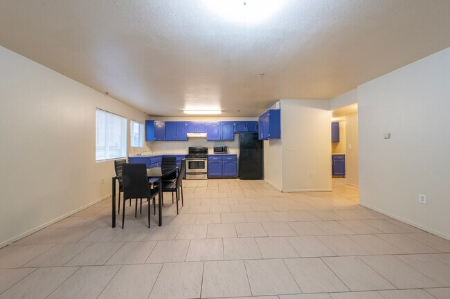 Foto del edificio - 5231 Huntington Dr N