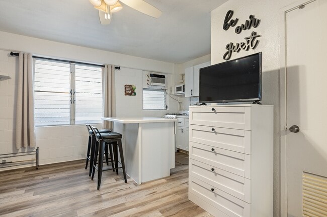 Building Photo - Fully Furnished Studio, 1 Bathroom. NO par...