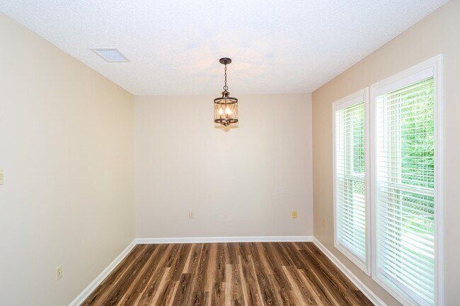 Building Photo - 5829 Lake Port Dr