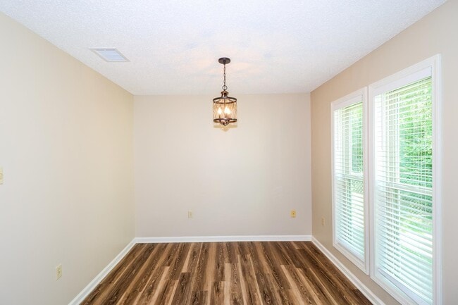 Foto del edificio - 5829 Lake Port Dr