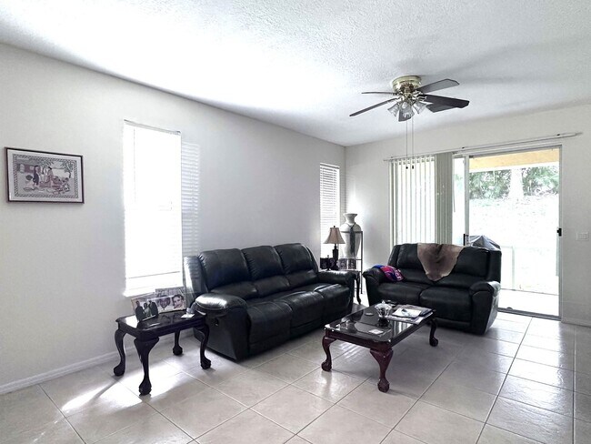 Building Photo - 3/2/2 In Lake Forest Port St lucie For Ren...