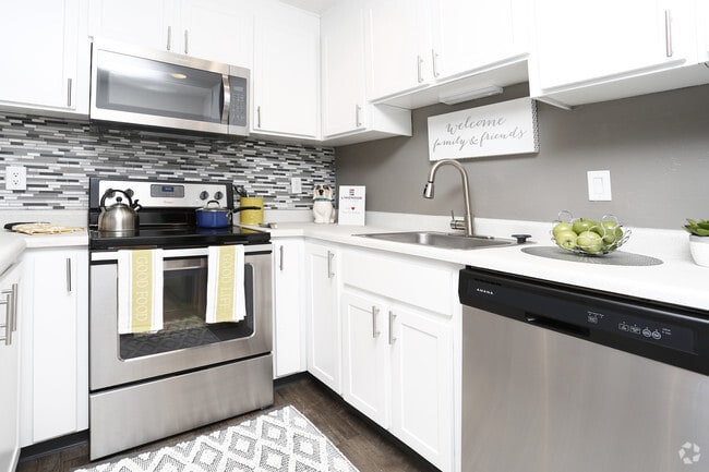Interior Photo - Lakeridge Living