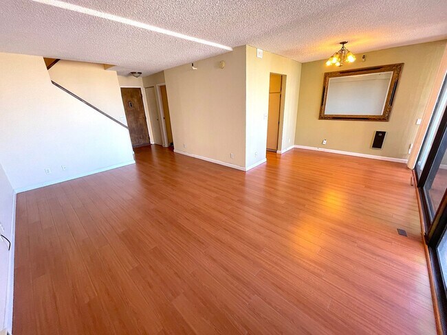Foto del edificio - Spacious 2 bed 1.5 bath condo in Oakland's Chinatown. Amazing views. Must see.