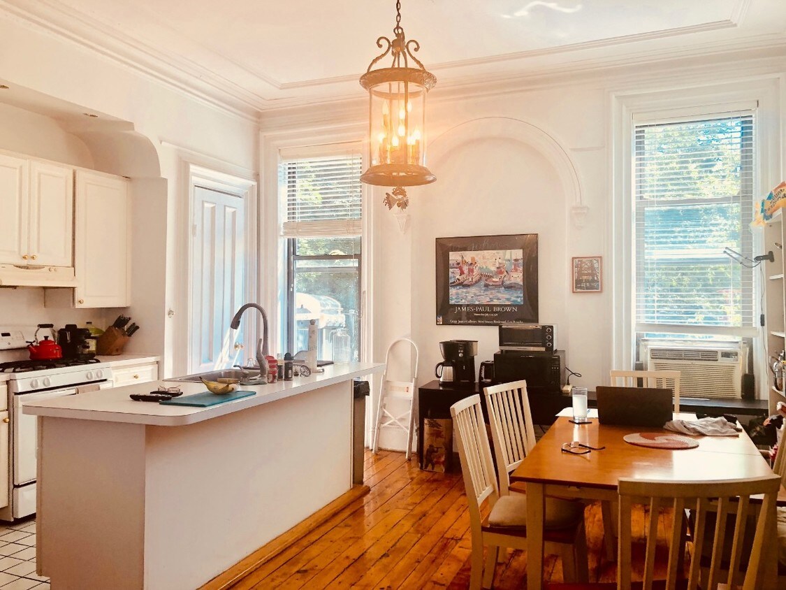 Primary Photo - BERKELEY PLACE