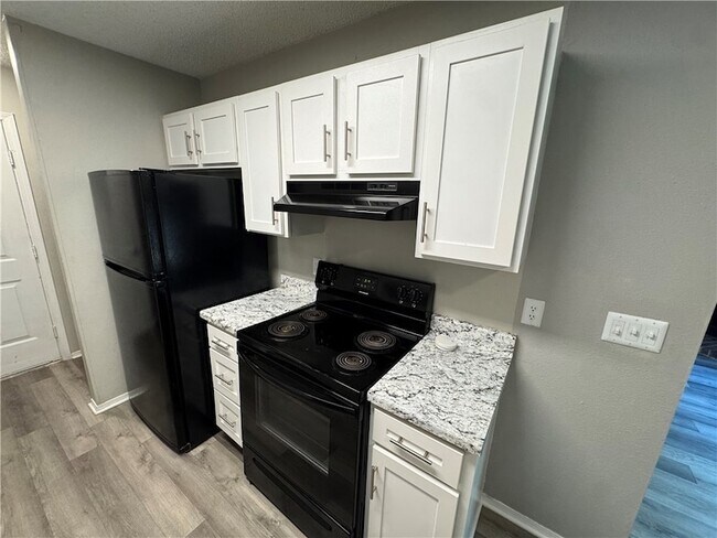 Foto del edificio - 1374 N Chickadee Ave