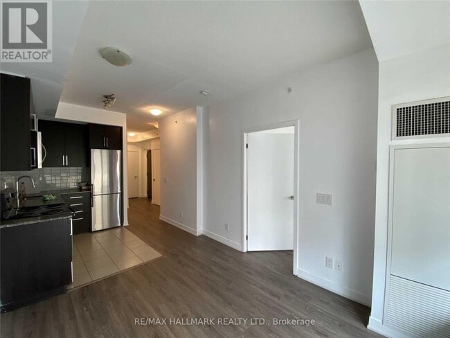 Building Photo - 840 Queens Plate Dr