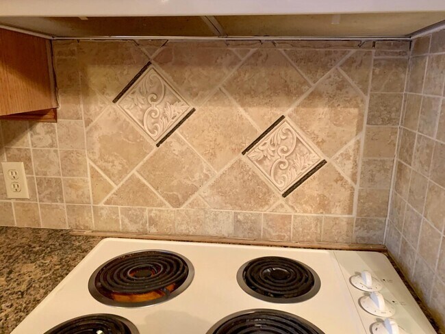 Foto del edificio - 28 Edgewater Dr