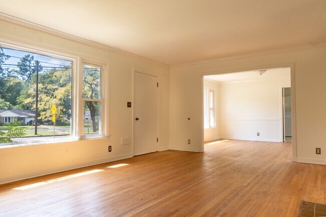 Building Photo - Prime Location in the Heart of Tyler- Move -in Ready!