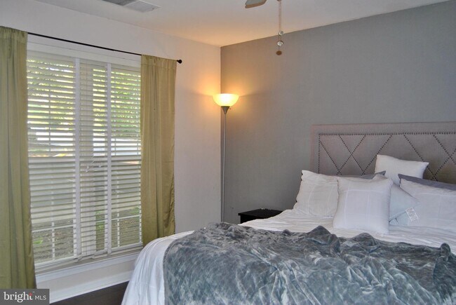 Foto del edificio - 240 S Reynolds St