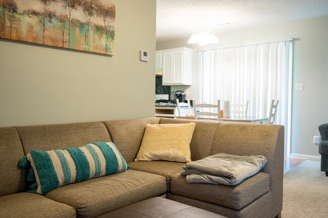 Foto del edificio - 5320 Starflower Dr