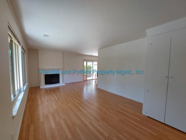 Building Photo - Beautifully Updated Capitola Shores 2 Bedr...
