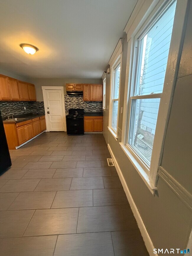 Foto del edificio - 327 Newhall St