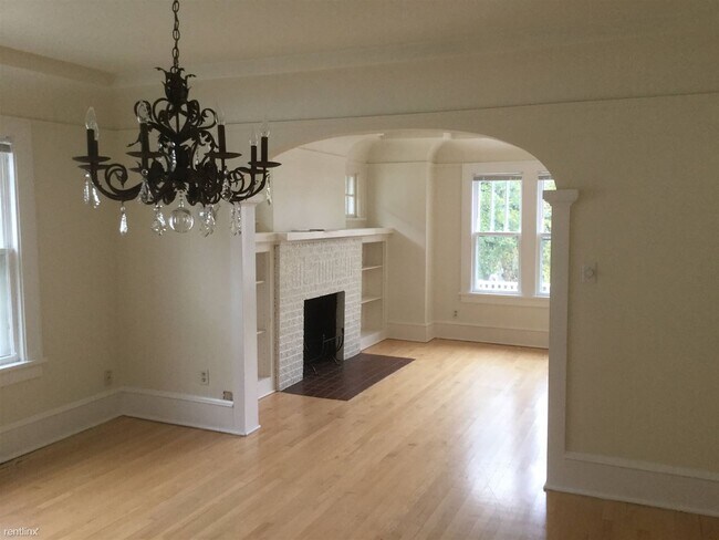 Building Photo - 2 br, 1 bath Duplex - 1900 East Jarvis Str...